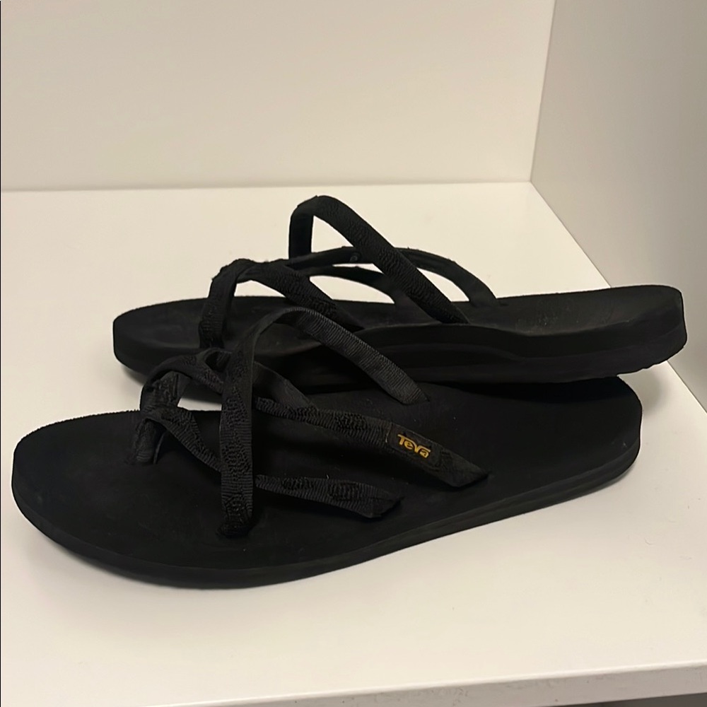 Teva Women's Olowahu Flip-Flop in Black